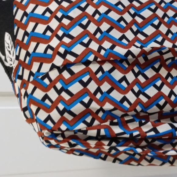 💙T Tahari💙 - Geometric Top - Picture 11 of 16